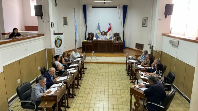 Tras una tensa jornada, aprobaron el 27,2% de aumento para los taxis