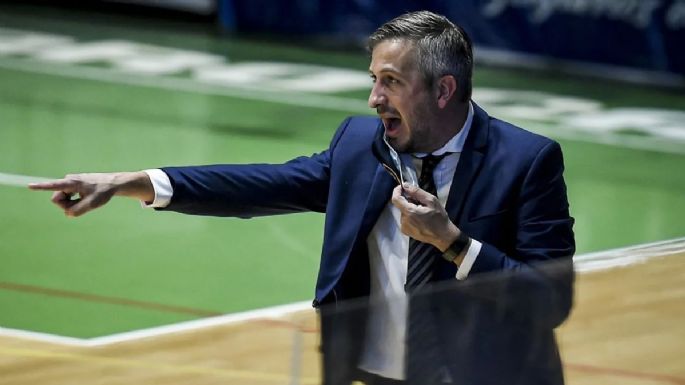 Renunció el DT de Atenas tras siete derrotas consecutivas