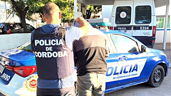 Le robó la moto y la extorsionó pidiéndole dinero, pero policías lograron detenerlo