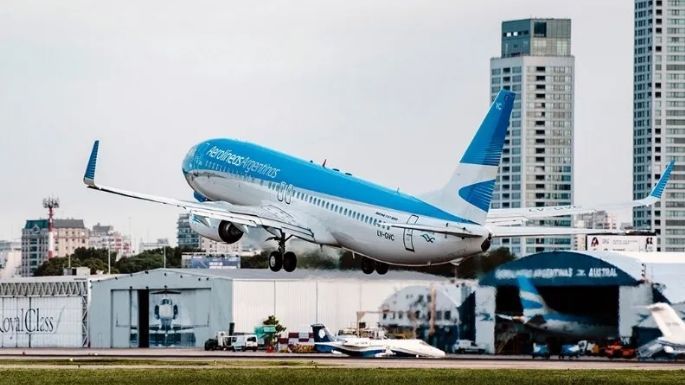 Con pasaje completo, partió esta noche el segundo vuelo para ver la final del Mundial