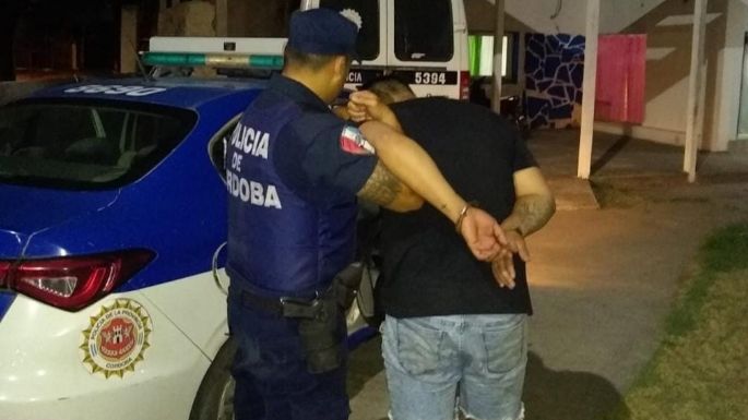 Un hombre detenido por golpear y amenazar a su hermana