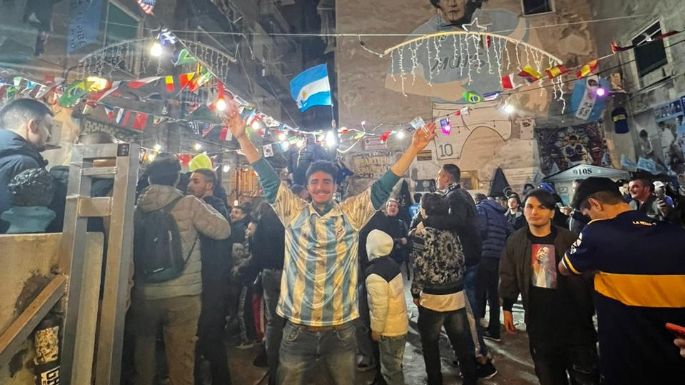 Un villamariense en Italia se trasladó hasta Nápoles para ver la final