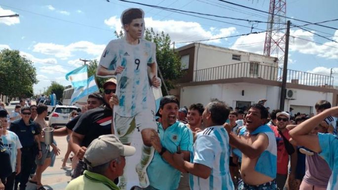 Locura en Calchín, el pueblo del cordobés Julián Álvarez