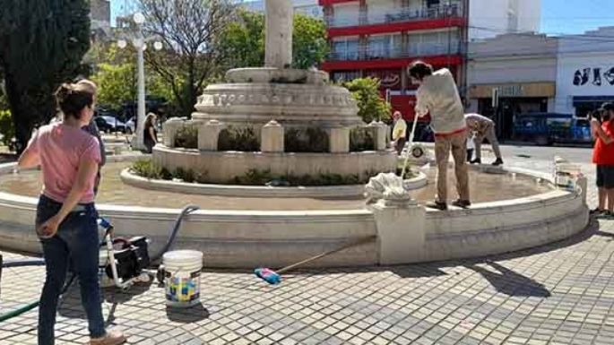 Dañaron una de las fuentes  de la plaza durante los festejos