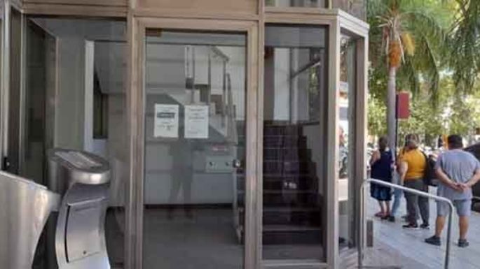En pleno centro de Villa María: destrozos y robos en el primer piso del edificio Mignola