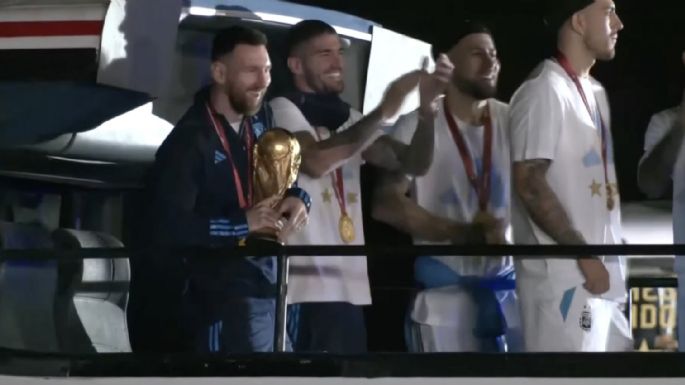 ¡Los campeones llegaron a la Argentina y trajeron la Copa a casa!