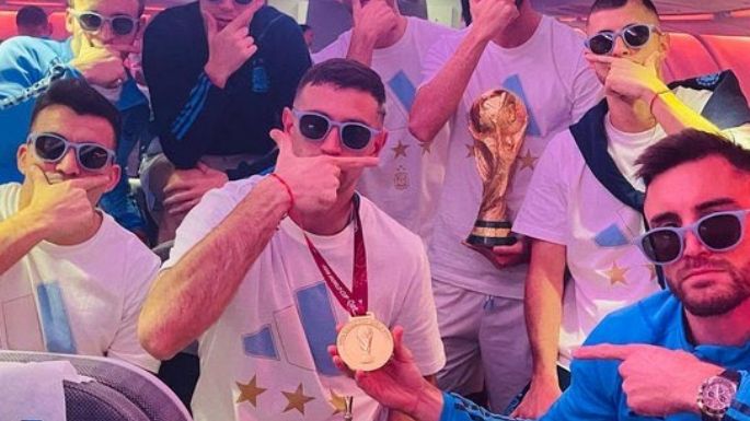¡Los campeones llegaron a la Argentina y trajeron la Copa a casa!