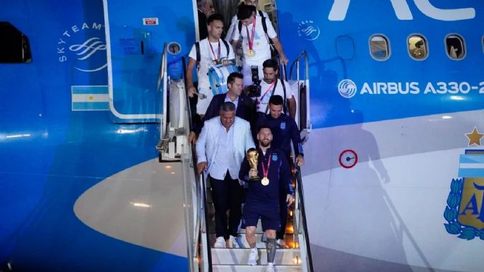 ¡Los campeones llegaron a la Argentina y trajeron la Copa a casa!