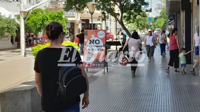 A pesar del feriado nacional, en el centro de la ciudad hay movimiento normal