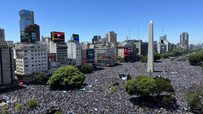 SEGUÍ EN VIVO - ¡Millones de personas acompañan la caravana de los campeones del mundo!