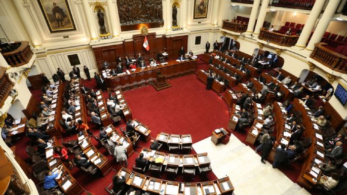 El Congreso de Perú aprobó adelantar las elecciones a abril de 2024