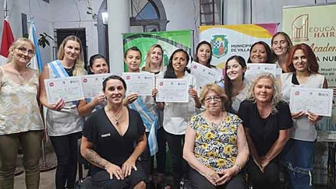 Diplomas a nuevos peluqueros