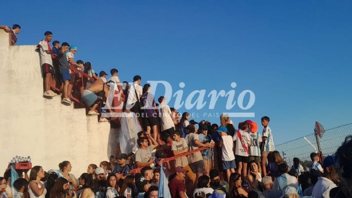 FOTOS Y VIDEOS - Un pueblo desbordado de alegría por Julián Álvarez