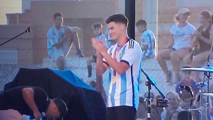 FOTOS Y VIDEOS - Un pueblo desbordado de alegría por Julián Álvarez