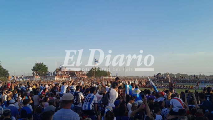 FOTOS Y VIDEOS - Un pueblo desbordado de alegría por Julián Álvarez
