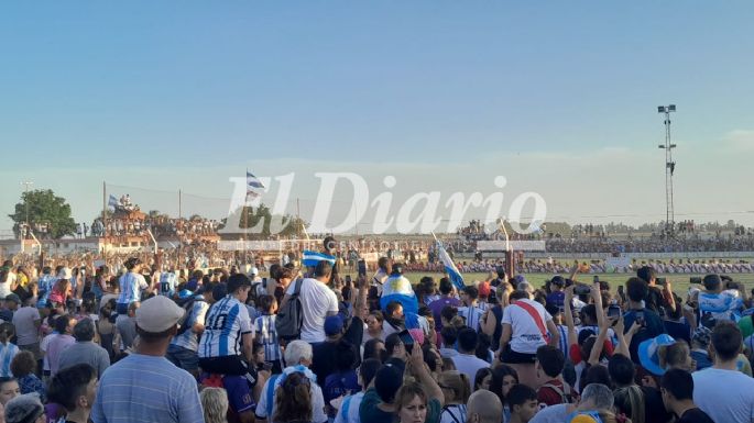 FOTOS Y VIDEOS - Un pueblo desbordado de alegría por Julián Álvarez