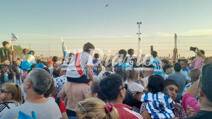 FOTOS Y VIDEOS - Un pueblo desbordado de alegría por Julián Álvarez