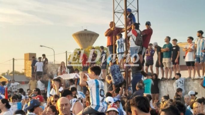 FOTOS Y VIDEOS - Un pueblo desbordado de alegría por Julián Álvarez