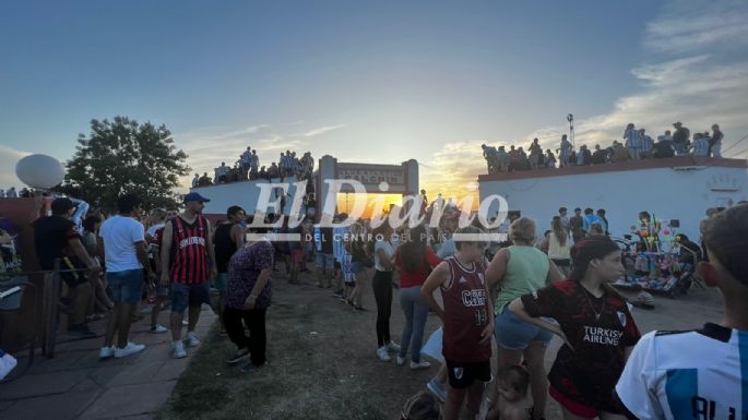 FOTOS Y VIDEOS - Un pueblo desbordado de alegría por Julián Álvarez