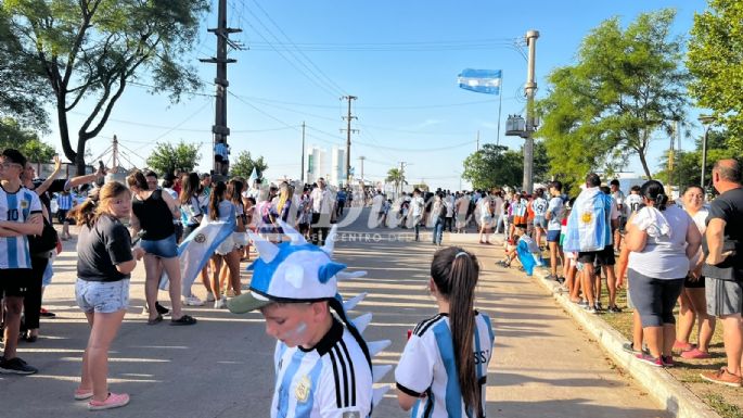 FOTOS Y VIDEOS - Un pueblo desbordado de alegría por Julián Álvarez