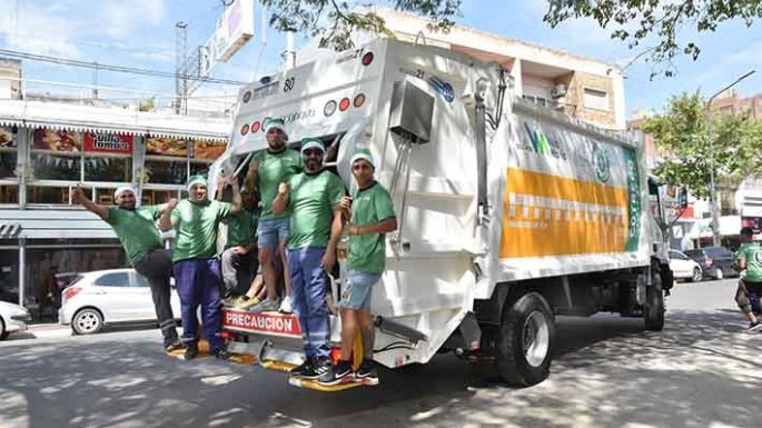 Recolectores entregaron juguetes, pelotas y bicicletas en ambas Villas