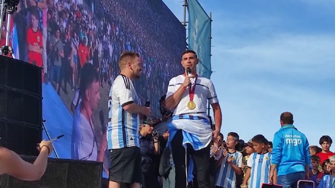 El "Dibu" Martínez fue homenajeado ante 150 mil personas en Mar del Plata