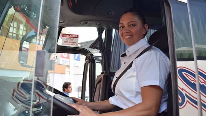 Primera mujer al volante del transporte interurbano