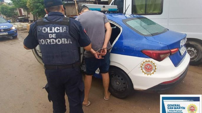 Rompió la ventana de la casa de su expareja y la amenazó de muerte