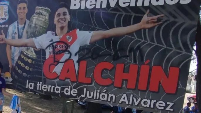Vandalizaron el cartel homenaje a Julián Álvarez