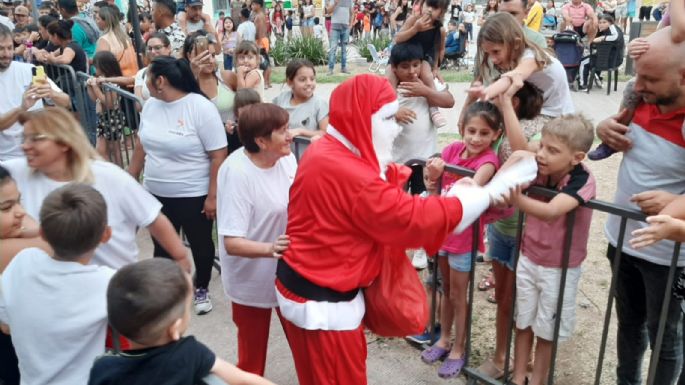 Papá Noel llegó a Villa Nueva para celebrar la Navidad