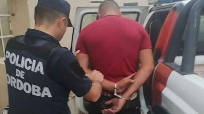Siguió a una joven y se le metió en la casa