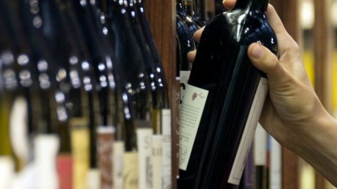 Fue a comprar vino y lo sacaron a los tiros