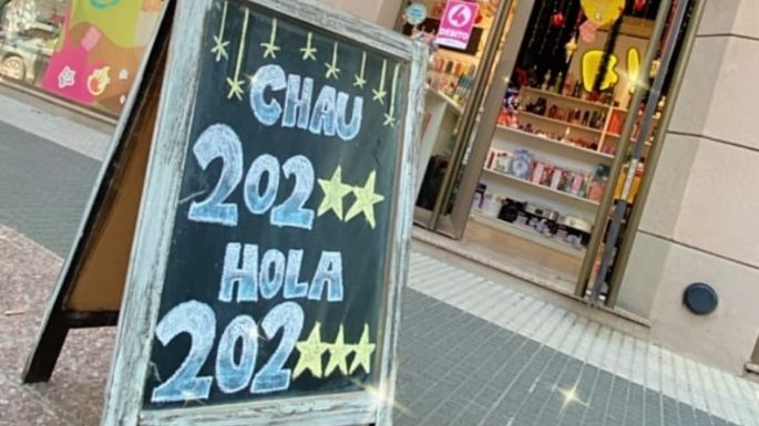 Un local villamariense le da la bienvenida al 2023 con un ingenioso cartel