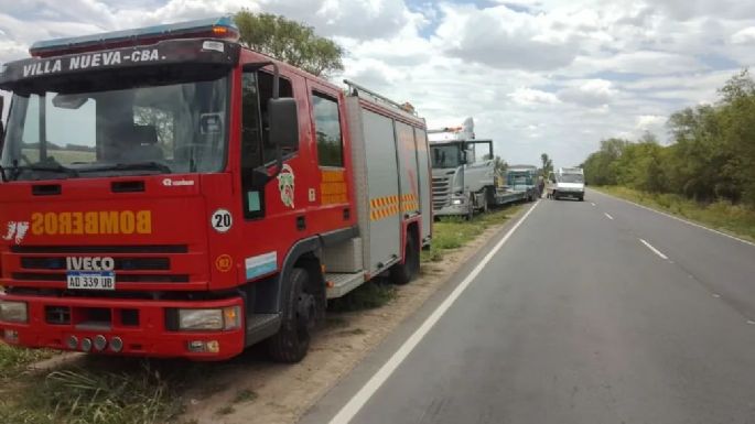 Bomberos trabajaron en una colisión entre dos camiones
