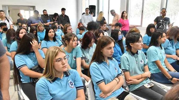 La primera promoción del PROA egresará en su flamante edificio