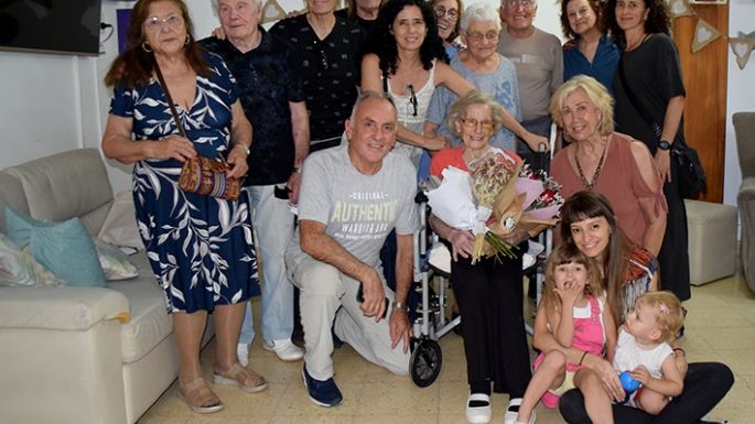 Los felices 102 años de Adelina