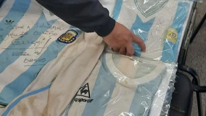 Recuperaron en Córdoba camisetas históricas de Caniggia robadas