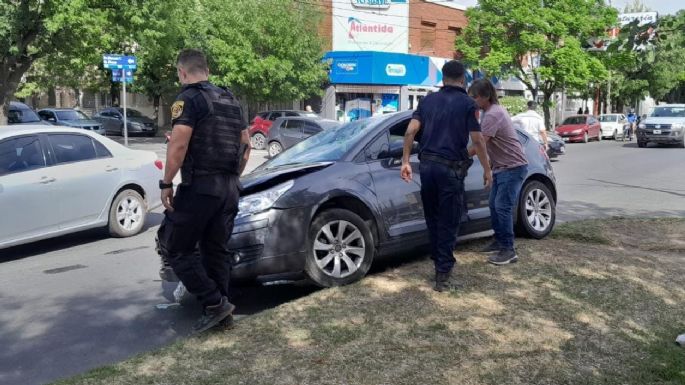Una persona hospitalizada tras un choque