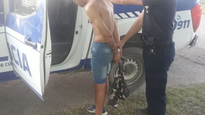 Un joven generó disturbios, agredió a policías y mostró un arma blanca, pero fue detenido