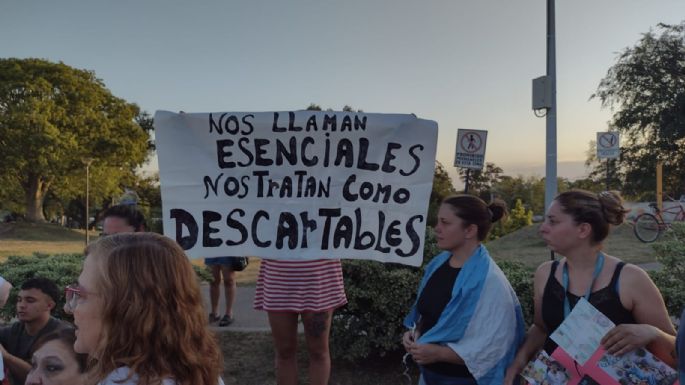 Comenzó la marcha con antorchas de trabajadores de la salud