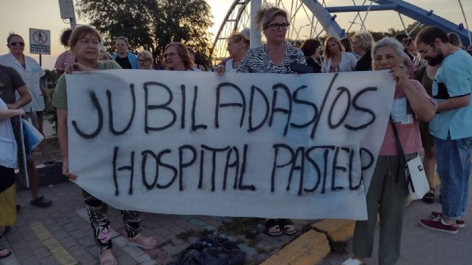 Comenzó la marcha con antorchas de trabajadores de la salud