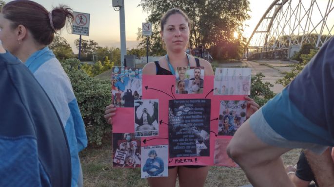Comenzó la marcha con antorchas de trabajadores de la salud