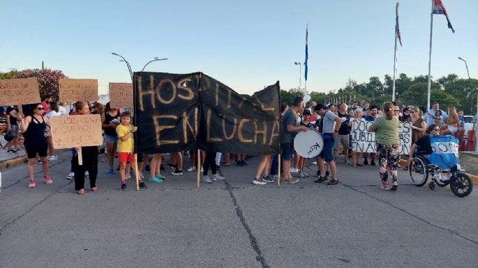 Comenzó la marcha con antorchas de trabajadores de la salud