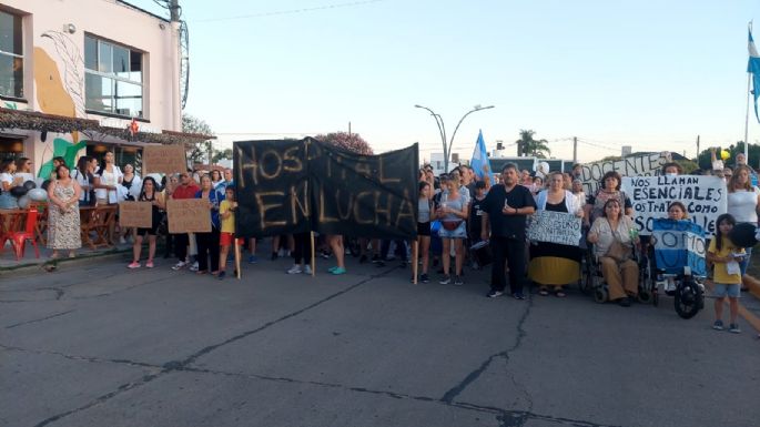 Comenzó la marcha con antorchas de trabajadores de la salud