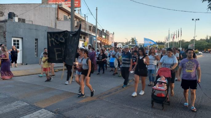 Comenzó la marcha con antorchas de trabajadores de la salud