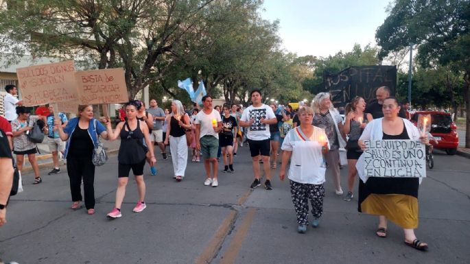 Comenzó la marcha con antorchas de trabajadores de la salud