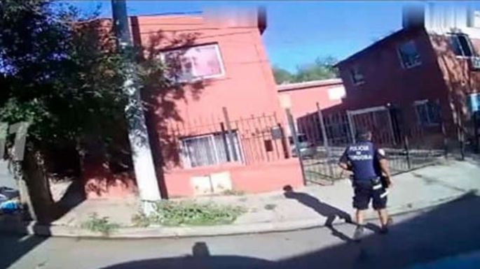 Una policía mató a su hijo de 10 años y baleó a su hijita