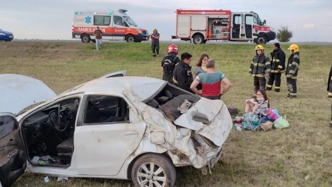 Un auto despistó en la autopista: los 5 ocupantes fueron derivados con traumatismos leves