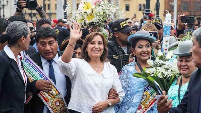 Asumió Dina Boluarte quien podría convocar a elecciones anticipadas
