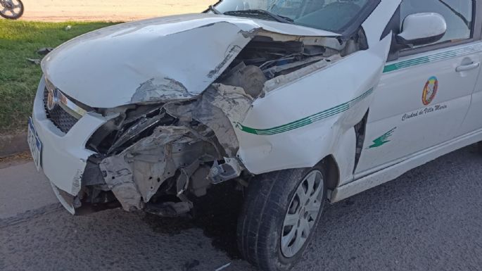 Encontraron estacionado un taxi chocado y destrozado